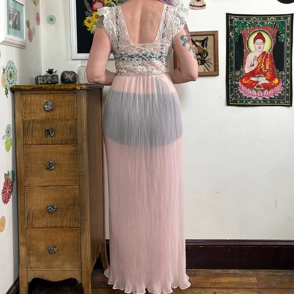 Vintage Lace & Chiffon Nightgown, 1960s Sheer Pink Accordion Pleat Nightie XS-S - Picture 7 of 11